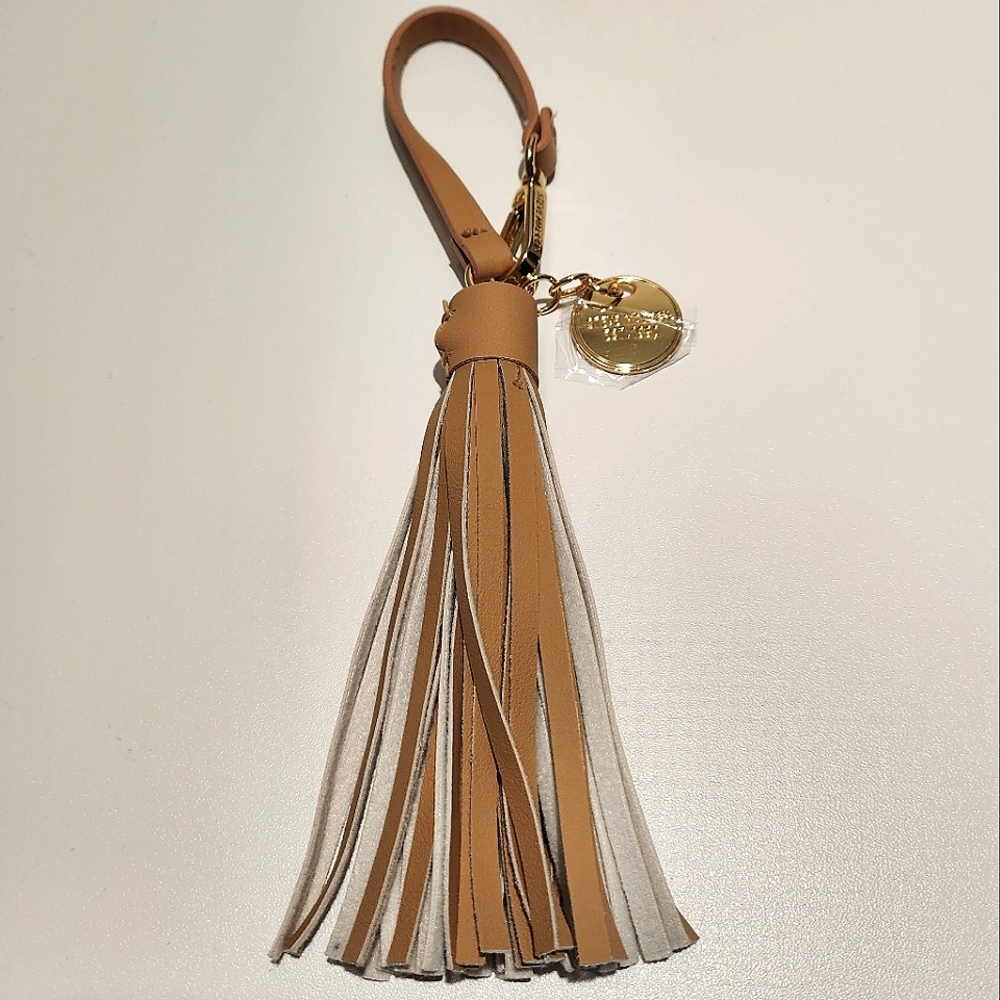 Steve Madden Beige Tan Leather Tassel Accessory Gold Hardware ClipOn Purse NWOT